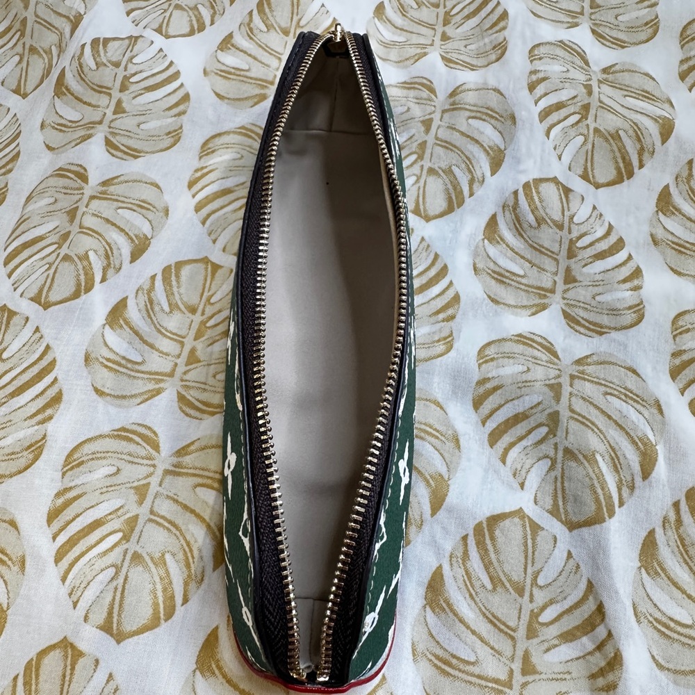 Louis Vuitton Green and White Monogram Case - Picture 5 of 5